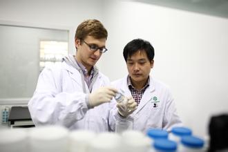 13��ҽҩ��ҵ�ϰ�2015ȫ��500ǿ����ҩӪ��2480��Ծ��81λ