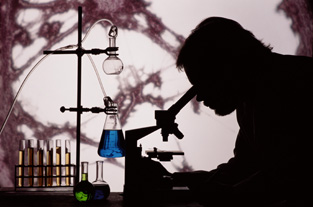 ��ҩ�ٴ�ǰ����ѧ�о�����ҩ�о��е�Ӧ��