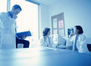 ҩ���ٴ�ǰ���з��׶β�����������